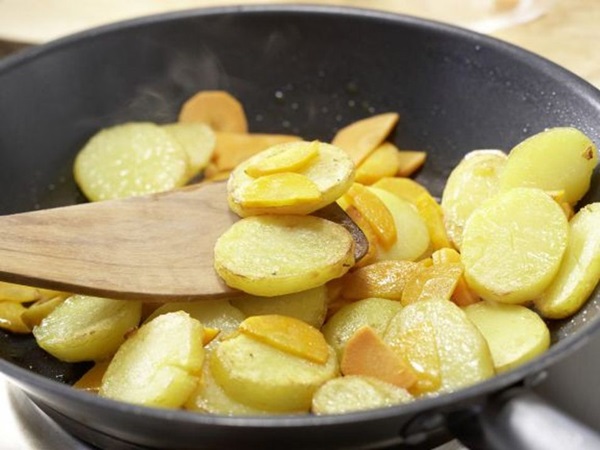 วิธีการปรุงอาหาร chanterelles ในกระทะ
