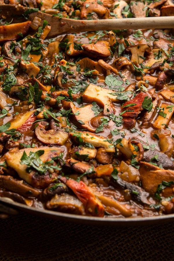 วิธีการปรุงอาหาร chanterelles ในกระทะ