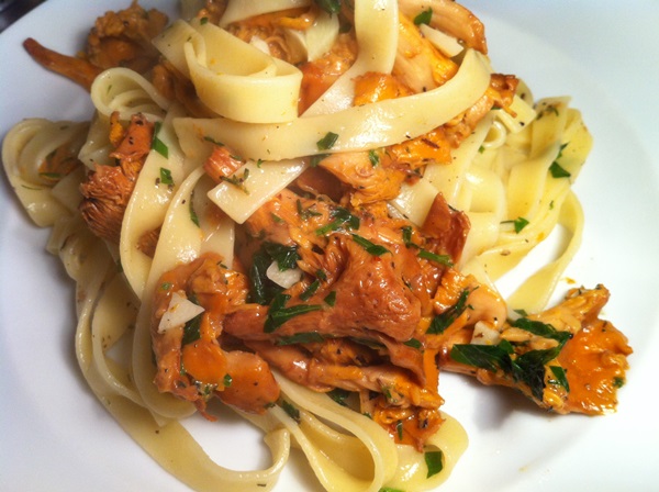 วิธีการปรุงอาหาร chanterelles ในกระทะ