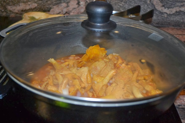 วิธีการปรุงอาหาร chanterelles ในกระทะ