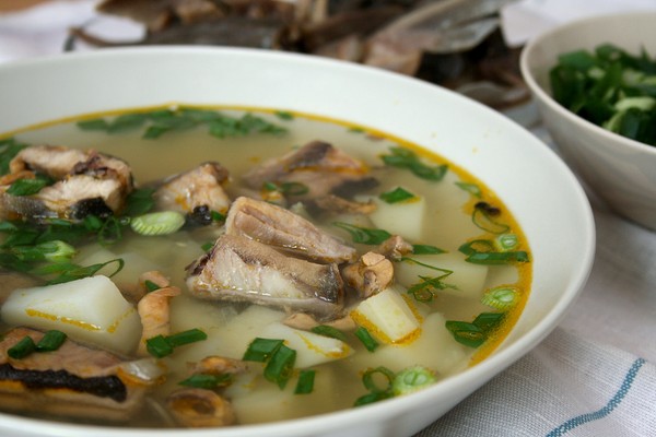 ซุปจาก saury กระป๋อง: สูตรอร่อยและมีประโยชน์