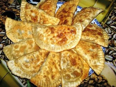 พายเค้กฝรั่งกับเนื้อ - chebureks พายเค้กฝรั่งกับเนื้อ - chebureks