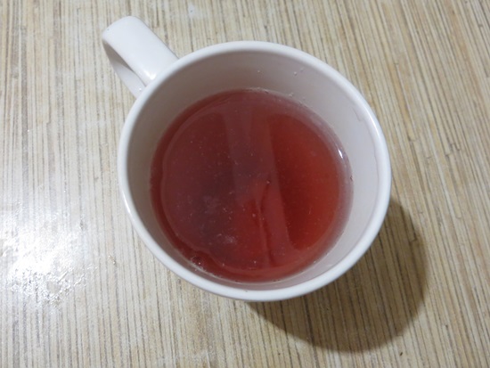ผลไม้แช่อิ่มหอมของเชอร์รี่ในกระทะและ multivark - สูตร