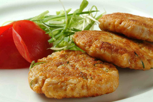 ไก่ cutlets: ทอดฉ่ำและอร่อยจาน