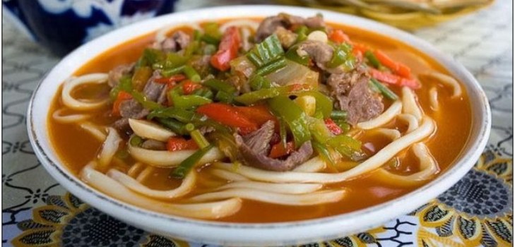 lagman บนจาน