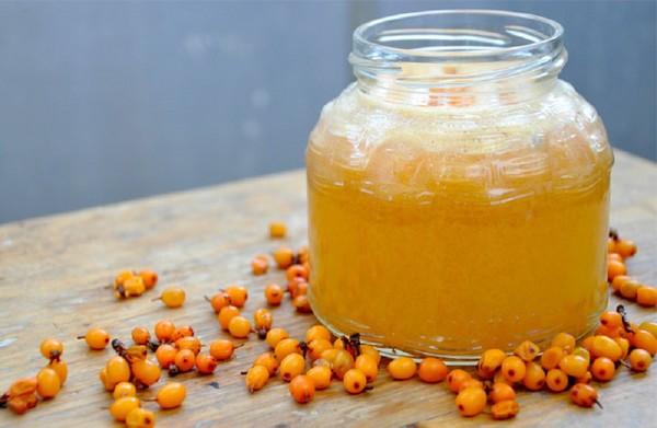 ทะเล buckthorn สำหรับฤดูหนาว, สูตรที่ดีที่สุด: กับน้ำตาลโดยไม่ต้องปรุงอาหารด้วยน้ำผึ้ง, วุ้น