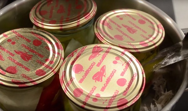 Patissons สำหรับฤดูหนาวสูตรอร่อยของช่องว่าง "นิ้วเลีย" ในไห - ดองเค็มโดยไม่ต้องฆ่าเชื้อ
