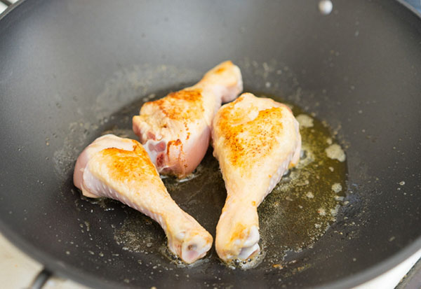 สูตรง่ายๆ: ไก่กับเห็ดในซอสมัสตาร์ดครีม