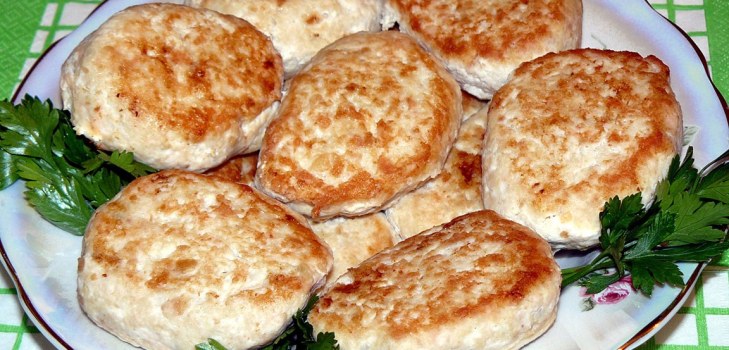 cutlets บนจาน