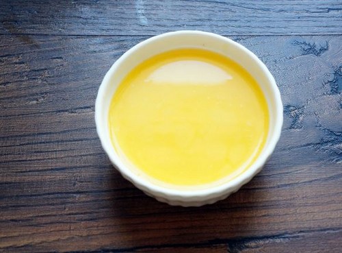 สูตรที่อร่อยที่สุดของ capkake: ช็อกโกแลตเต้านมกับสีเหลืองอ่อน