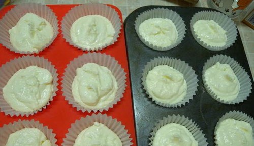 สูตรที่อร่อยที่สุดของ capkake: ช็อกโกแลตเต้านมกับสีเหลืองอ่อน