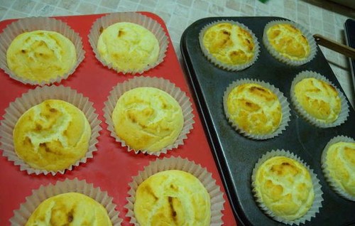 สูตรที่อร่อยที่สุดของ capkake: ช็อกโกแลตเต้านมกับสีเหลืองอ่อน
