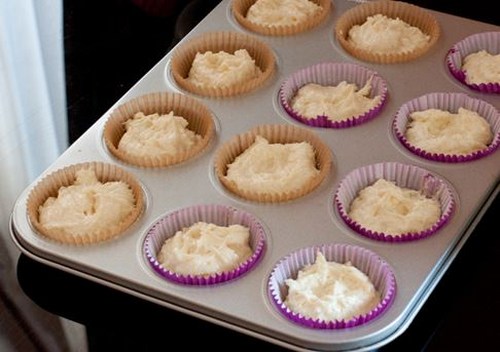 สูตรที่อร่อยที่สุดของ capkake: ช็อกโกแลตเต้านมกับสีเหลืองอ่อน