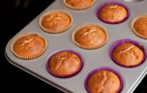 สูตรที่อร่อยที่สุดของ capkake: ช็อกโกแลตเต้านมกับสีเหลืองอ่อน