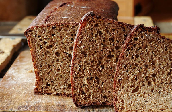 สูตรสำหรับขนมปังอร่อยและมีสุขภาพดีกับ buckwheat สะเก็ด