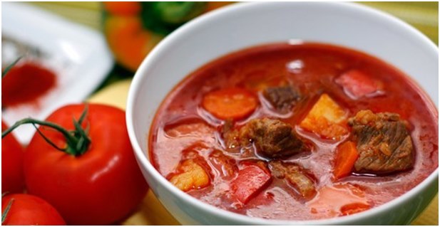 goulash กับมะเขือเทศ