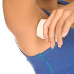 antiperspirants และ deodorants: ไม่มีกลิ่นของเหงื่อ!