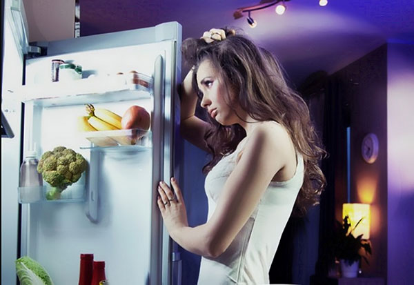 วิธีการกินและพักผอม: ความลับของอาหารเย็นปลาย