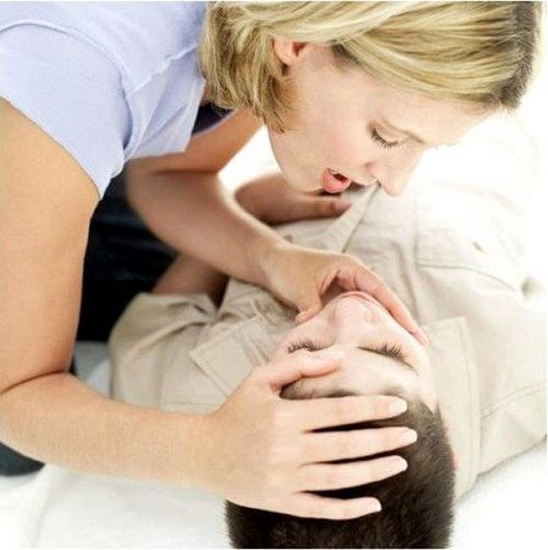 วิธีการอย่างถูกต้องให้ปฐมพยาบาลสำหรับรอยฟกช้ำ?